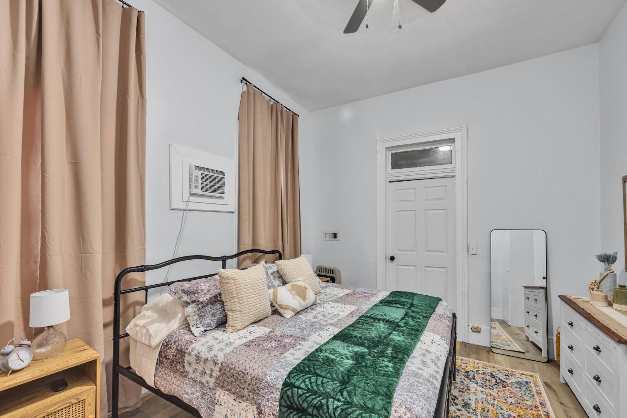 Historic Magnolia - Walk To Strand, Cruises, Utmb, And Seawall! Appartement